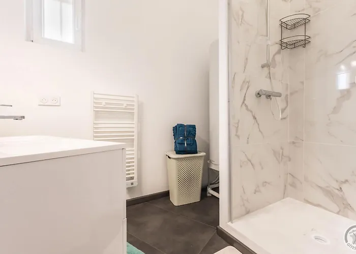 Au Centre De - Fr-1-306-1336