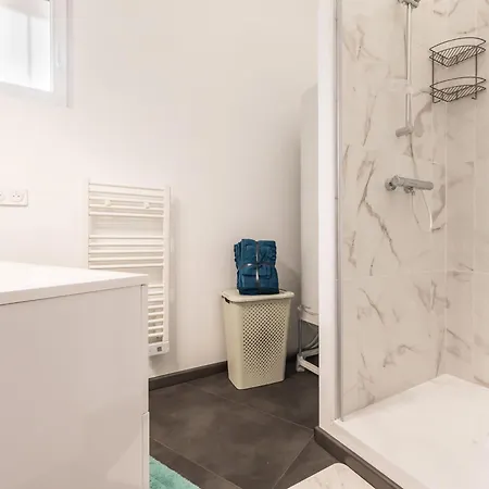 Au Centre De - Fr-1-306-1336